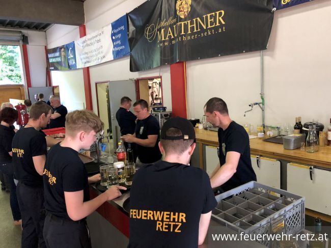 Foto 12, 20.05.2022, Heuriger mit Fahrzeugsegnung
