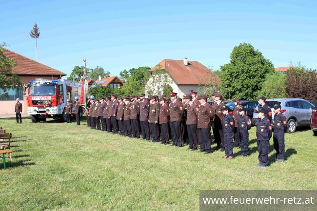 Foto 17, 20.05.2022, Heuriger mit Fahrzeugsegnung