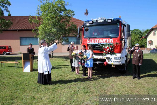 Foto 19, 20.05.2022, Heuriger mit Fahrzeugsegnung