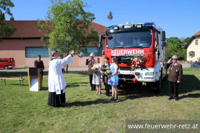 Foto 19, 20.05.2022, Heuriger mit Fahrzeugsegnung