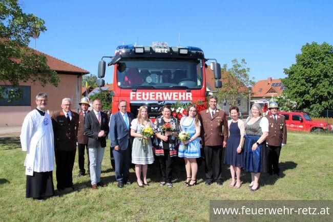 Foto 21, 20.05.2022, Heuriger mit Fahrzeugsegnung