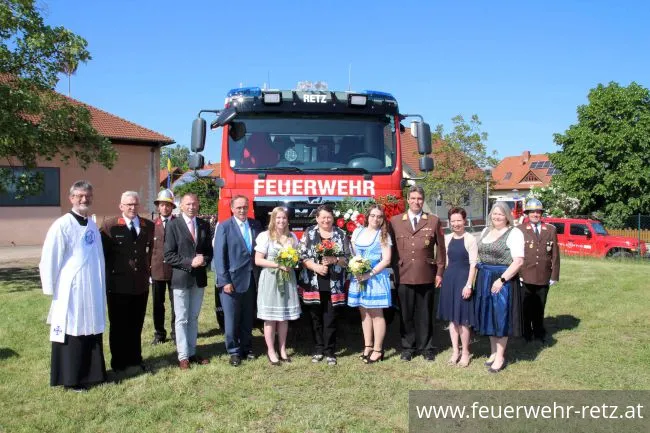 Foto 21, 20.05.2022, Heuriger mit Fahrzeugsegnung