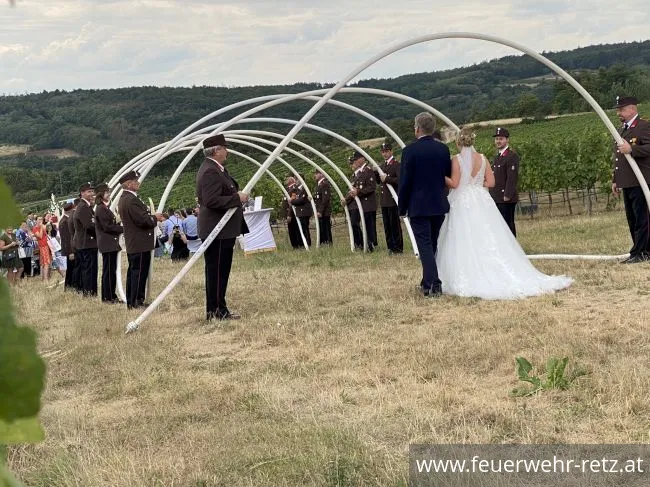 Foto 1, 17.08.2022, Feuerwehrhochzeit in den Retzer Weingärten
