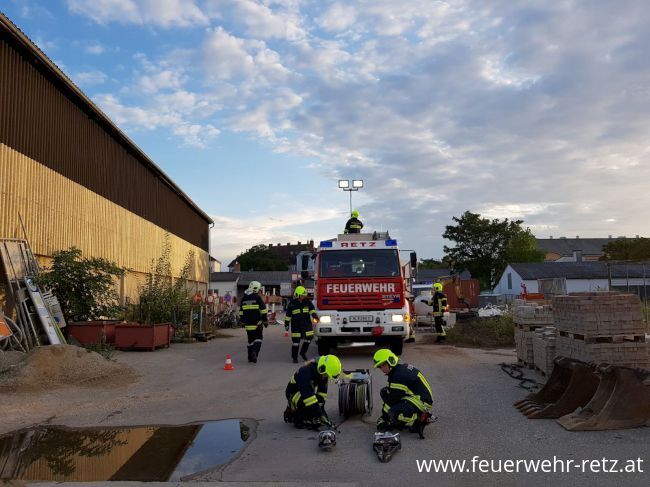 Foto 4, 19.09.2017, Übung mit neuen hydraulischen Rettungsgeräten - Ausbildungprüfung Technische Hilfeleistung mit realen Mitteln