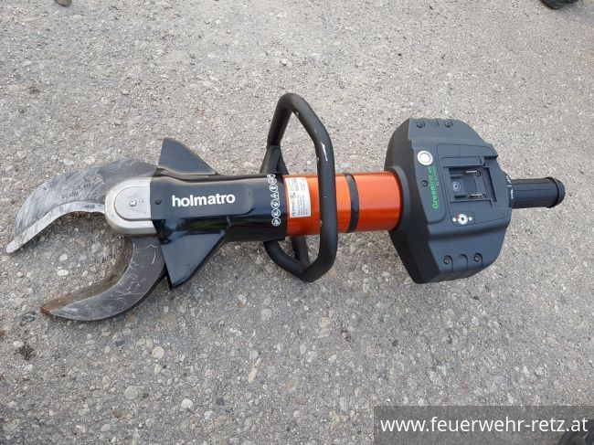 Foto 9, 19.09.2017, Übung mit neuen hydraulischen Rettungsgeräten - Ausbildungprüfung Technische Hilfeleistung mit realen Mitteln