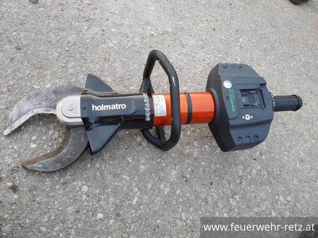 Foto 9, 19.09.2017, Übung mit neuen hydraulischen Rettungsgeräten - Ausbildungprüfung Technische Hilfeleistung mit realen Mitteln Foto 9, 19.09.2017, Übung mit neuen hydraulischen Rettungsgeräten - Ausbildungprüfung Technische Hilfeleistung mit realen Mitteln
