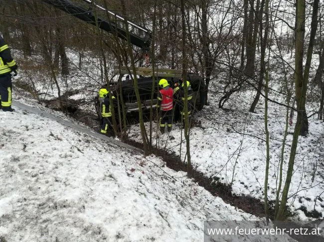 Foto 1, 07.12.2017, Technischer Einsatz - Fahrzeugbergung