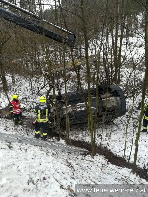 Foto 4, 07.12.2017, Technischer Einsatz - Fahrzeugbergung