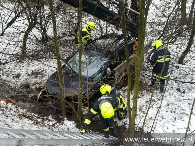 Foto 5, 07.12.2017, Technischer Einsatz - Fahrzeugbergung