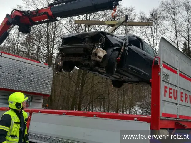 Foto 7, 07.12.2017, Technischer Einsatz - Fahrzeugbergung