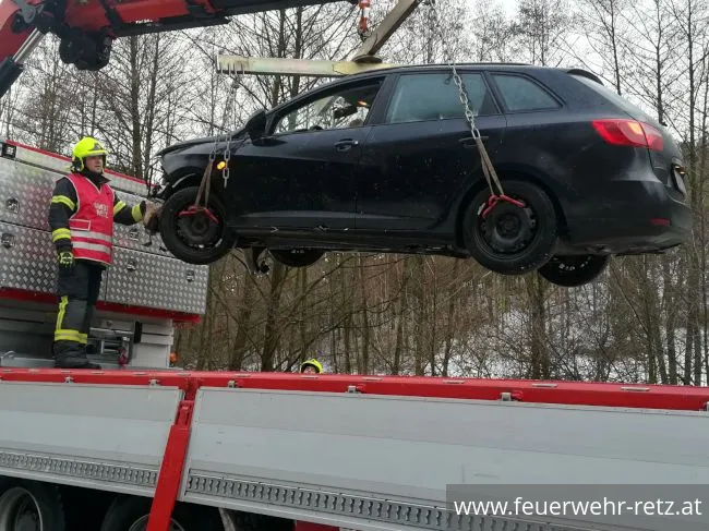 Foto 8, 07.12.2017, Technischer Einsatz - Fahrzeugbergung