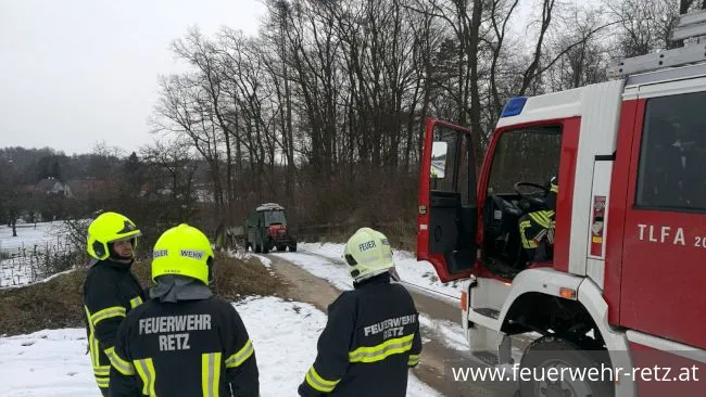 Foto 1, 05.03.2018, Technischer Einsatz - Bergung eines landwirtschaftlichen Fahrzeuges Foto 1, 05.03.2018, Technischer Einsatz - Bergung eines landwirtschaftlichen Fahrzeuges