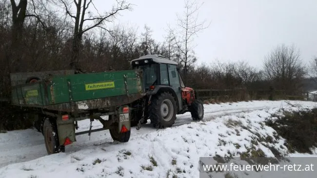 Foto 3, 05.03.2018, Technischer Einsatz - Bergung eines landwirtschaftlichen Fahrzeuges Foto 3, 05.03.2018, Technischer Einsatz - Bergung eines landwirtschaftlichen Fahrzeuges