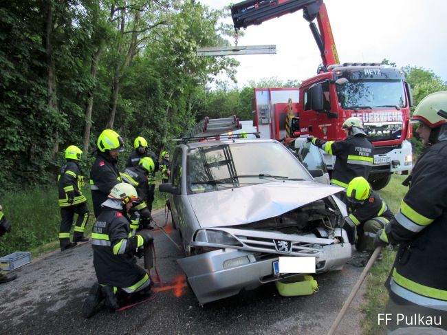 Foto 2, 03.06.2019, Technischer Einsatz - Fahrzeugbergung nach Verkehrsunfall