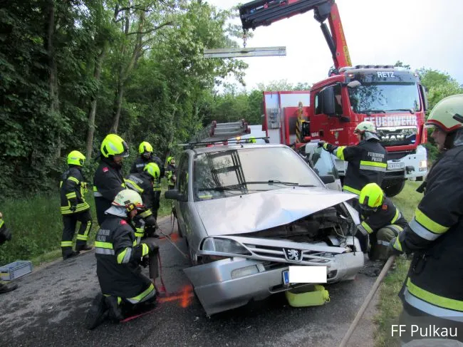 Foto 2, 03.06.2019, Technischer Einsatz - Fahrzeugbergung nach Verkehrsunfall