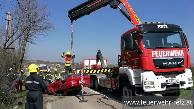 Foto 3, 08.04.2018, Technischer Einsatz - PKW-Bergung nach Überschlag