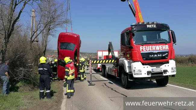 Foto 4, 08.04.2018, Technischer Einsatz - PKW-Bergung nach Überschlag