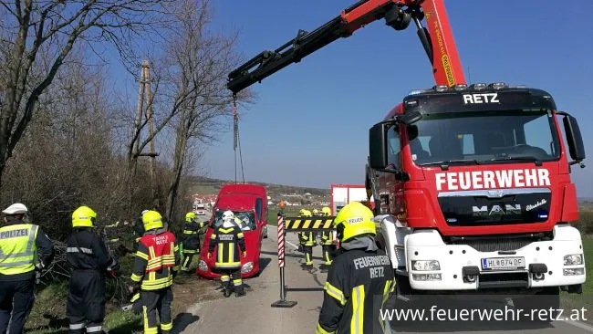 Foto 5, 08.04.2018, Technischer Einsatz - PKW-Bergung nach Überschlag