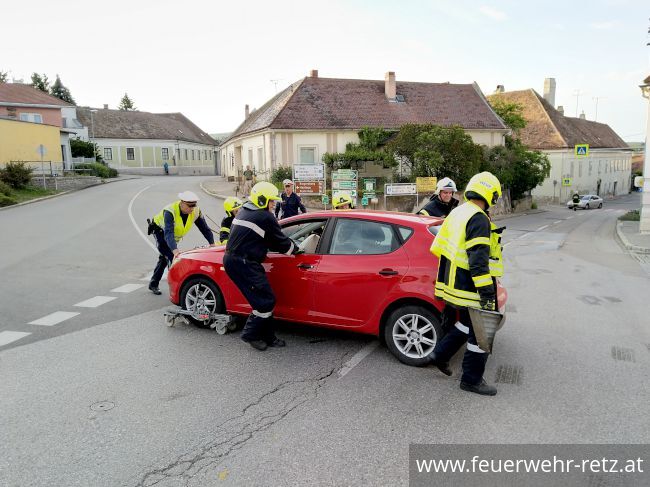 Foto 4, 01.06.2019, Technischer Einsatz - Fahrzeugbergung nach Verkehrsunfall Foto 4, 01.06.2019, Technischer Einsatz - Fahrzeugbergung nach Verkehrsunfall