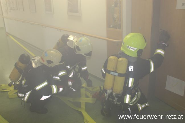 Foto 28, 14.06.2018, Unterabschnittsübung des UA Retz - NÖ Pflege- und Betreuungszentrum Retz