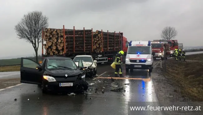 Foto 1, 11.01.2018, Technischer Einsatz - Verkehrsunfall mit 2 PKW Foto 1, 11.01.2018, Technischer Einsatz - Verkehrsunfall mit 2 PKW