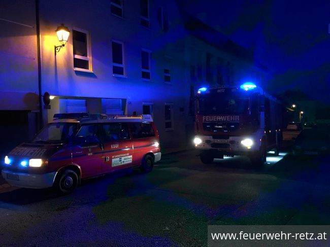 Foto 1, 03.10.2021, Technischer Einsatz - Eingeschlossene Person in Aufzug vermutet Foto 1, 03.10.2021, Technischer Einsatz - Eingeschlossene Person in Aufzug vermutet