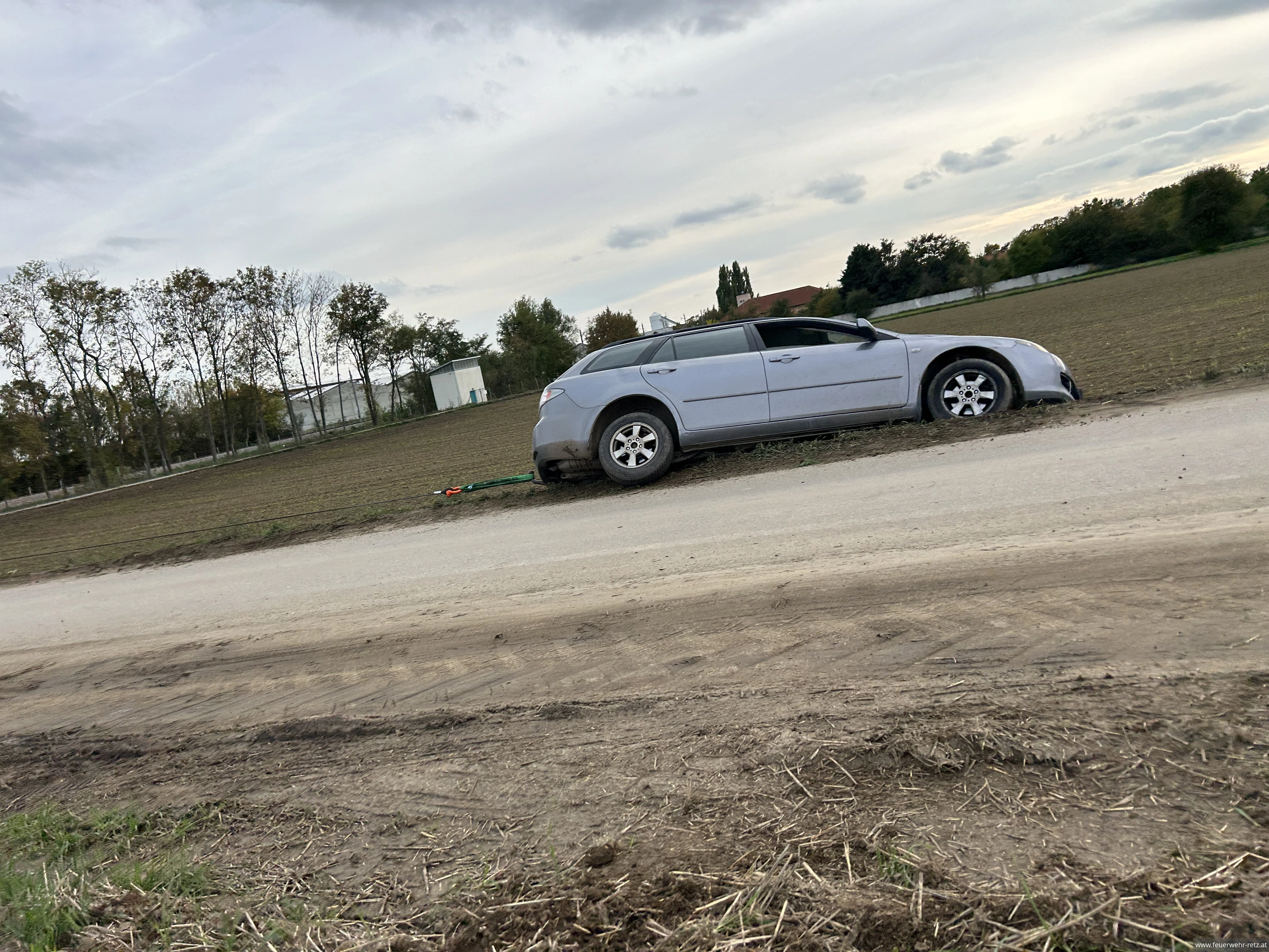Foto 2, 13.10.2024, Technischer Einsatz - Fahrzeugbergung