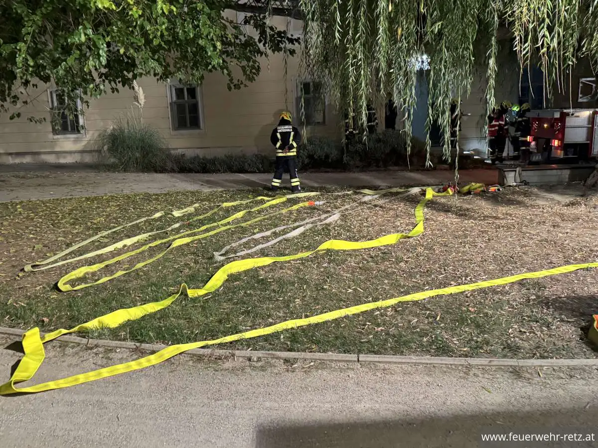 Foto 5, 16.10.2026, Einsatzübung - Menschenrettung unter Atemschutz und Drehleiter