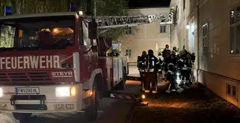 Bild zu Artikel Einsatzübung - Menschenrettung unter Atemschutz und Drehleiter