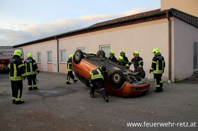 Foto 1, 07.11.2022, Übung - Technische Hilfeleistung nach Verkehrsunfall
