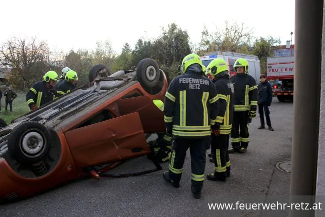 Foto 3, 07.11.2022, Übung - Technische Hilfeleistung nach Verkehrsunfall