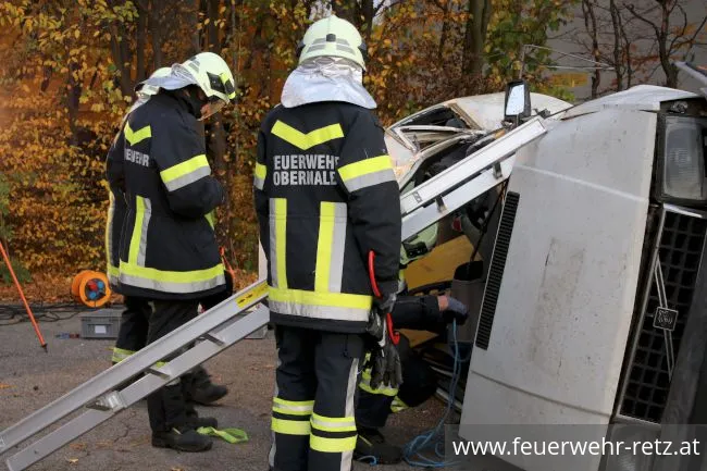 Foto 4, 07.11.2022, Übung - Technische Hilfeleistung nach Verkehrsunfall