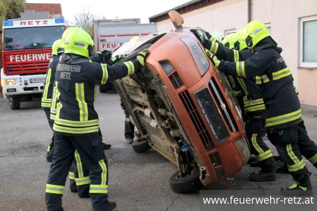 Foto 6, 07.11.2022, Übung - Technische Hilfeleistung nach Verkehrsunfall