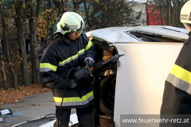 Foto 8, 07.11.2022, Übung - Technische Hilfeleistung nach Verkehrsunfall