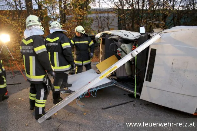 Foto 10, 07.11.2022, Übung - Technische Hilfeleistung nach Verkehrsunfall