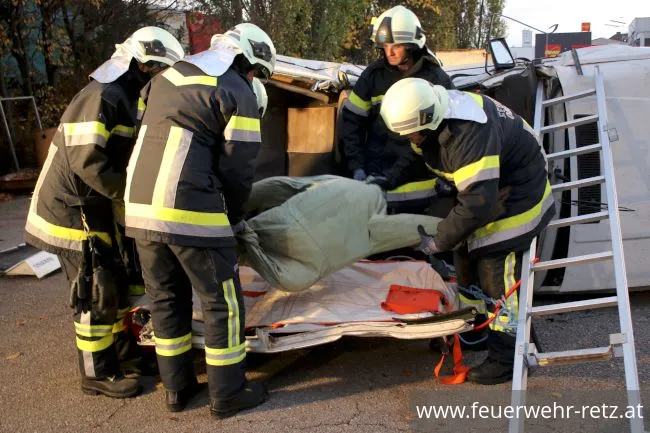 Foto 11, 07.11.2022, Übung - Technische Hilfeleistung nach Verkehrsunfall