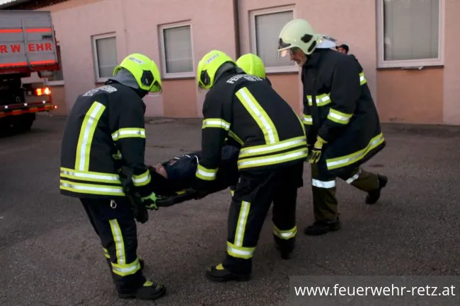 Foto 14, 07.11.2022, Übung - Technische Hilfeleistung nach Verkehrsunfall
