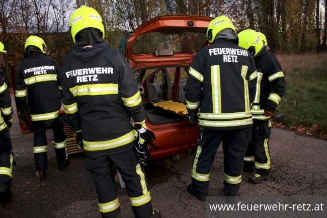 Foto 15, 07.11.2022, Übung - Technische Hilfeleistung nach Verkehrsunfall