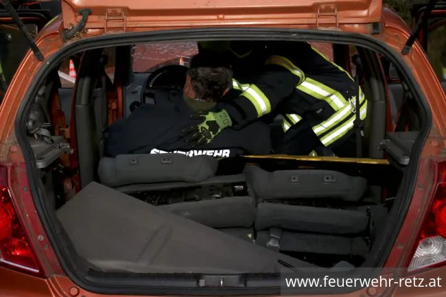 Foto 16, 07.11.2022, Übung - Technische Hilfeleistung nach Verkehrsunfall