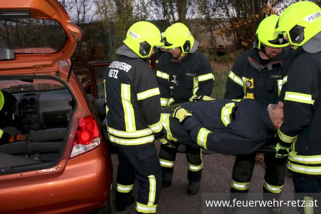Foto 17, 07.11.2022, Übung - Technische Hilfeleistung nach Verkehrsunfall