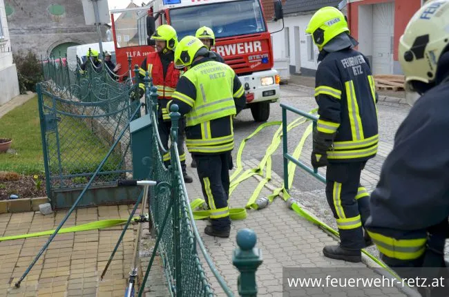 Foto 3, 19.03.2019, Küchenbrand mit einer vermissten Person - Übung im Kindergarten Retz