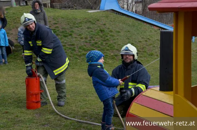 Foto 13, 19.03.2019, Küchenbrand mit einer vermissten Person - Übung im Kindergarten Retz