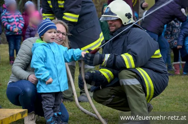 Foto 14, 19.03.2019, Küchenbrand mit einer vermissten Person - Übung im Kindergarten Retz