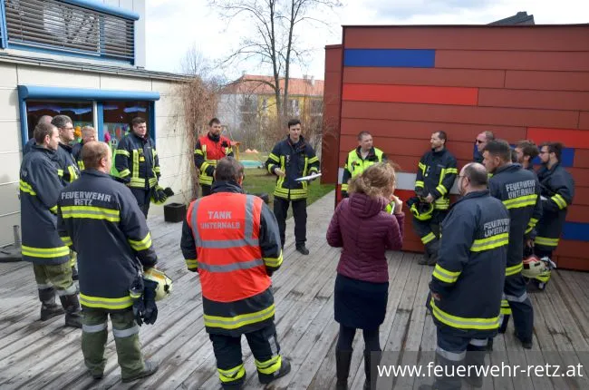 Foto 18, 19.03.2019, Küchenbrand mit einer vermissten Person - Übung im Kindergarten Retz