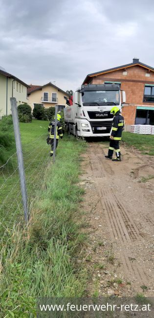 Foto 1, 31.08.2021, Technischer Einsatz - LKW-Bergung 