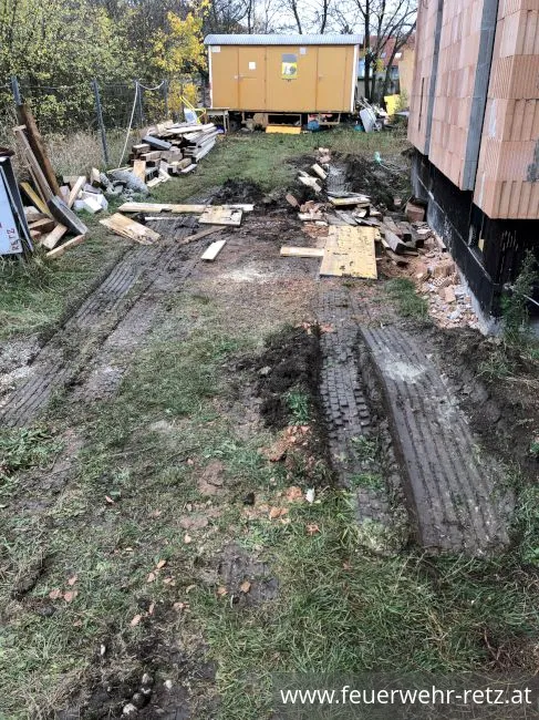 Foto 2, 16.11.2019, Technischer Einsatz - LKW auf Baustelle eingesunken