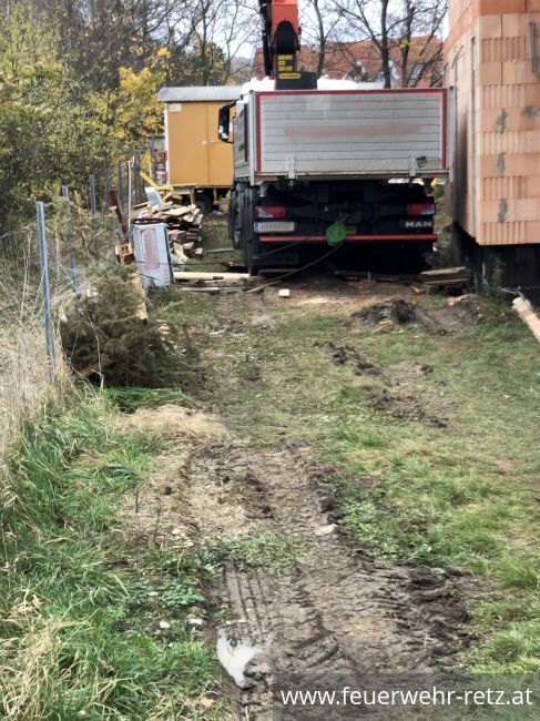 Foto 8, 16.11.2019, Technischer Einsatz - LKW auf Baustelle eingesunken