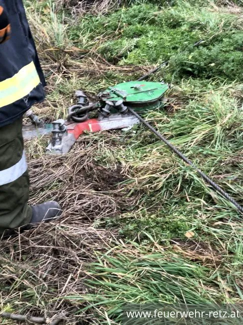 Foto 9, 16.11.2019, Technischer Einsatz - LKW auf Baustelle eingesunken