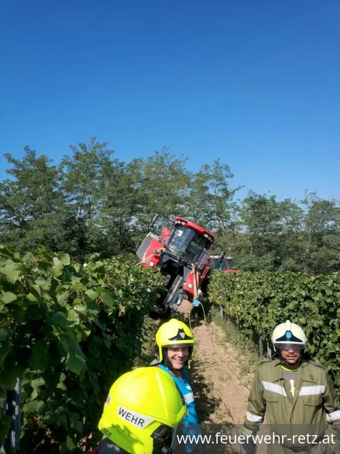 Foto 2, 10.09.2018, Technischer Einsatz - Bergung einer Erntemaschine