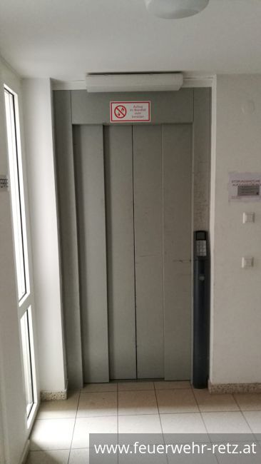 Foto 1, 26.01.2019, Technischer Einsatz - Person in Aufzug vermutet Foto 1, 26.01.2019, Technischer Einsatz - Person in Aufzug vermutet